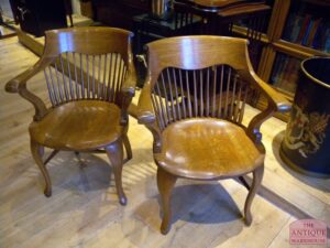 paar antieke eiken bureaustoelen, VERKOCHT