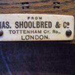 Paar antieke eiken bureaustoelen 3