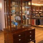 paar antieke mahonie vitrines 2