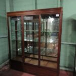 Paar antieke vitrine kasten 2