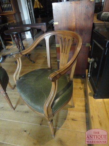 paar Franse noten stoeltjes, VERKOCHT