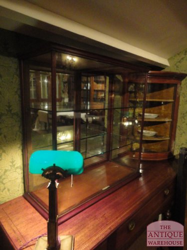 Paar kleine antieke vitrinekastjes 3