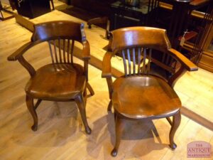 paar mahonie bureaustoelen