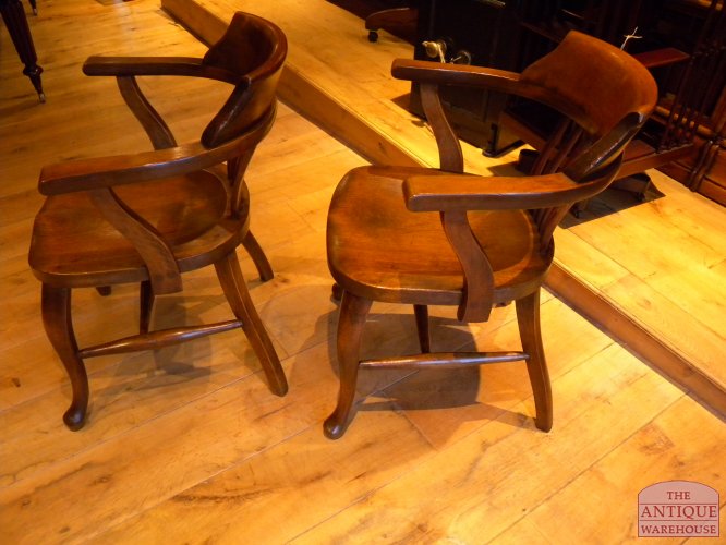 Paar mahonie bureaustoelen 2