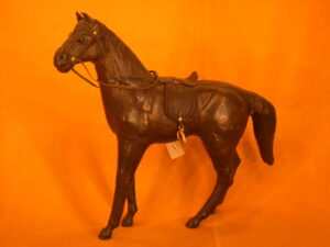 Paard van leer, VERKOCHT