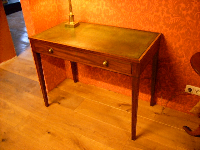 Regency bibliotheektafeltje 3