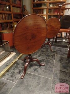 Ronde antieke mahonie tilt top tafel van circa 1780