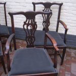 set van zes strakke stoelen 1
