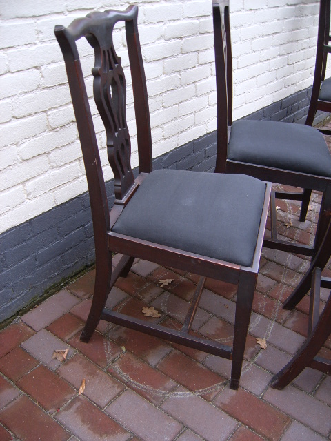 set van zes strakke stoelen 2