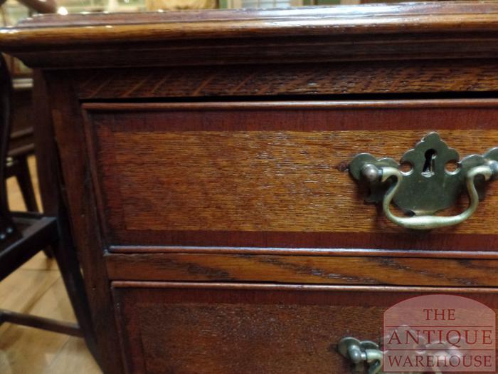 antiek eikenhouten Engels ladekastje 2