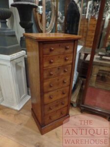 SOLD   antiek mahoniehouten hoge smalle ladekast