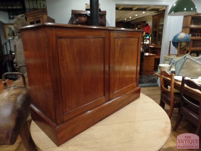 SOLD  Antiek verzamelkastje, medicijnenkastje