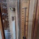 Antieke eenvoudige strakke Fitzroy barometer met thermometer en stormglas 3
