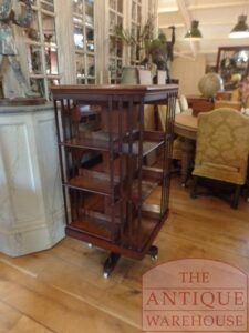 SOLD   antieke eikenhouten boekenmolen, Schöne antike Buchmüle aus Mahagoni