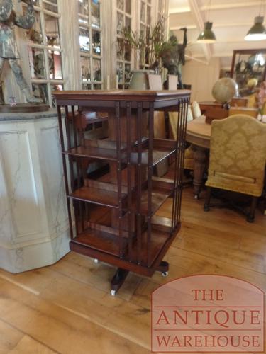 SOLD   antieke eikenhouten boekenmolen, Schöne antike Buchmüle aus Mahagoni