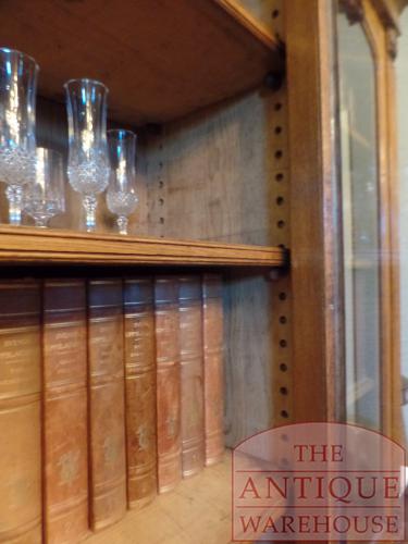 Antieke eikenhouten Engelse breakfront boekenkast uit Lancaster, circa 1840 4