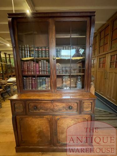 SOLD  antieke Engelse boekenkast met schrijfgedeelte