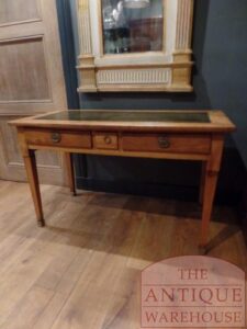 SOLD  antieke Franse schrijftafel