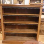 Antieke lage eikenhouten Engelse boekenkast 2