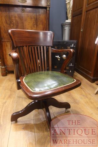 SOLD   antieke mahoniehouten bureaustoel in hoogte verstelbaar