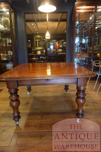 SOLD   antieke mahoniehouten uitschuif tafel met drie tussen