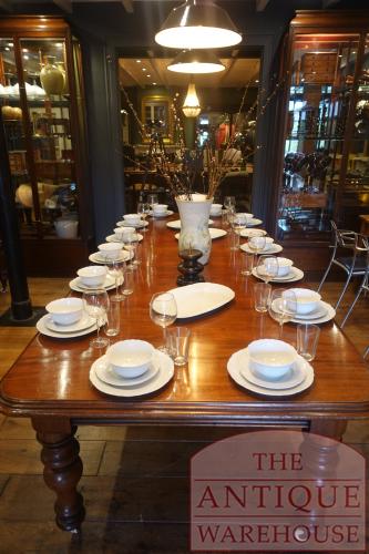 Antieke mahoniehouten uitschuif tafel met drie tussen 2