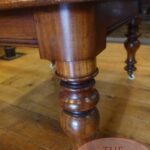 Antieke mahoniehouten uitschuif tafel met drie tussen 3