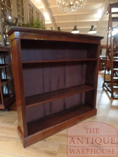 SOLD antieke open lage boekenkast