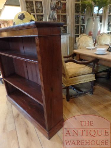 Antieke open lage boekenkast 2