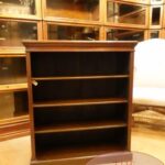 Antiek laag open Engels boekenkastje 1