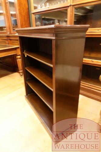 Antiek laag open Engels boekenkastje 2