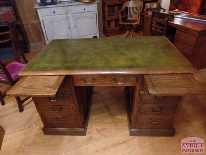 Antiek eiken bureau 2