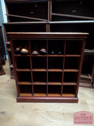 antiek mahonie kastje, bowling schoenen kast 2