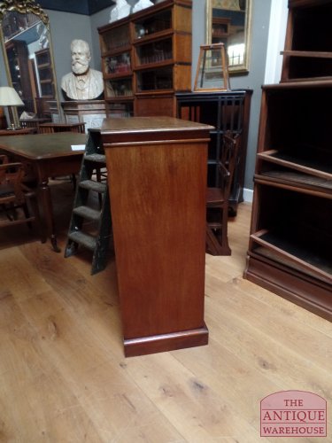 antiek mahonie kastje, bowling schoenen kast 3