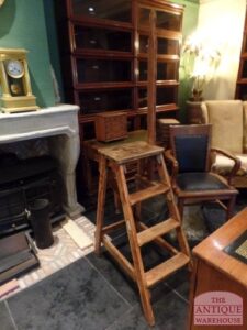 SOLD VERKOCHT   antieke bibliotheek trapje
