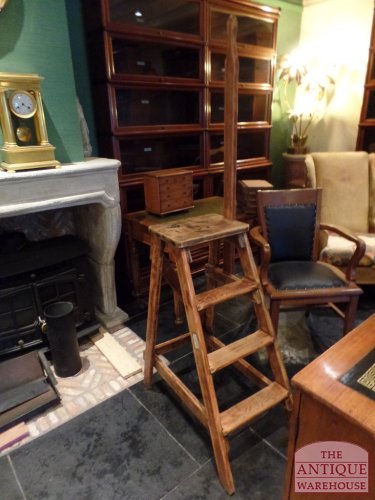 SOLD VERKOCHT   antieke bibliotheek trapje