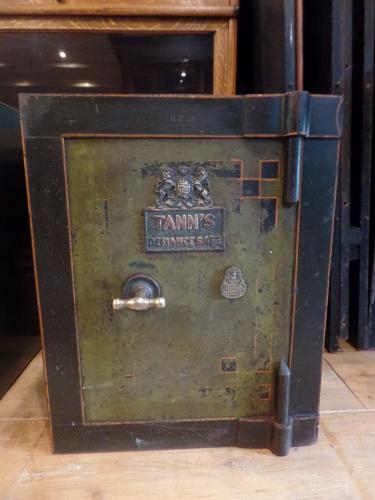 SOLD, Verkocht, antieke Engelse kluis