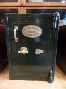 SOLD VERKOCHT antieke Engelse kluis Alex Adam from Falkirk