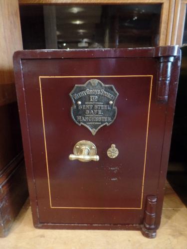 SOLD, Verkocht, antieke Engelse kluis Withy Groye Stores Ltd
