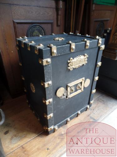 SOLD VERKOCHT   antieke Franse kluis, zeldzaam