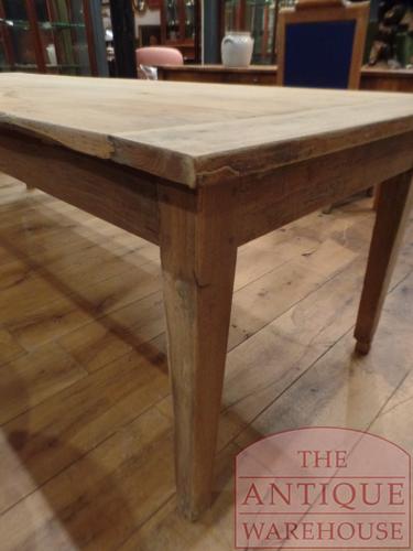 Antieke Franse tafel 4