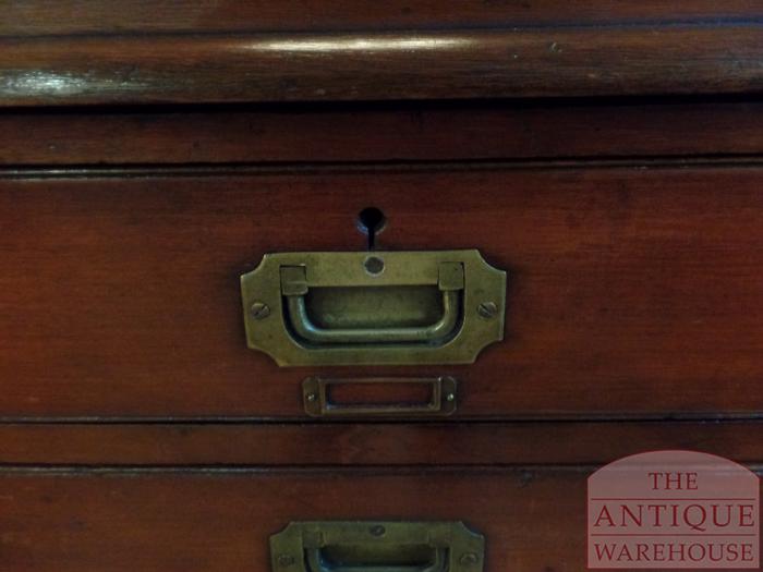 antieke ladekast met military beslag 2