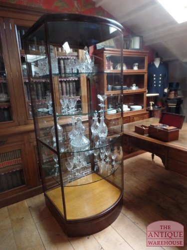 SOLD VERKOCHT antieke mahogany showcase