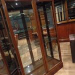 antieke mahonie Engelse vitrinekast 1