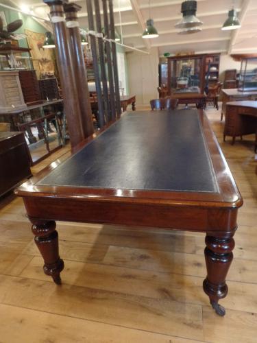 SOLD , VERKOCHT antieke schrijftafel