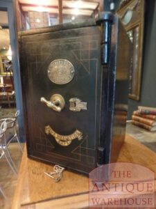 SOLD VERKOCHT  antieke vintage kluis, fire resisting antique safe