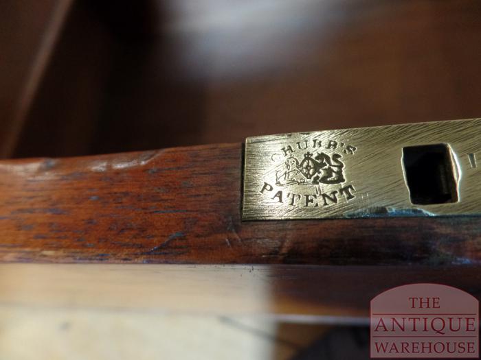 Antieke military kist met Chubb-slot 4