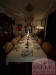 uitschuifbare antieke tafel voor maximaal n22 personen, ausziehbarer antiker Tisch für bis zu 22 Personen