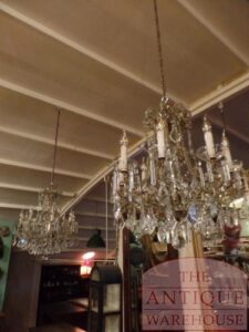 Uniek, een paar antieke kristallen Franse kroonluchters