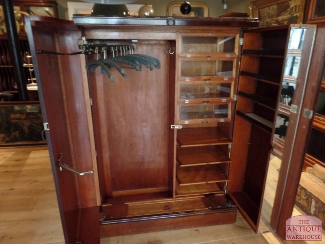 Unieke Engelse mahonie compactom met veel opbergruimte